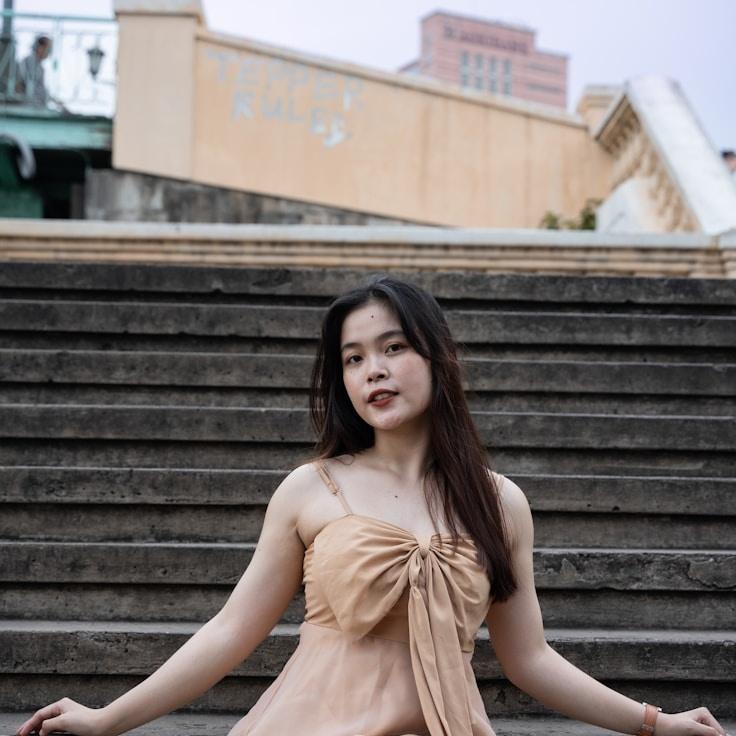 Aanya Kapoor, Lead Design Curator at Center Flow Bright, evaluating corporate floral arrangements